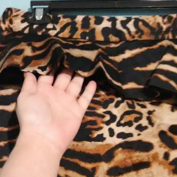 SALENWOT INC International Concepts Mini Skirt. 14 - Picture 2 of 8